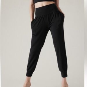 Athleta Salutation High Rise Jogger Sz Medium Black #531288
